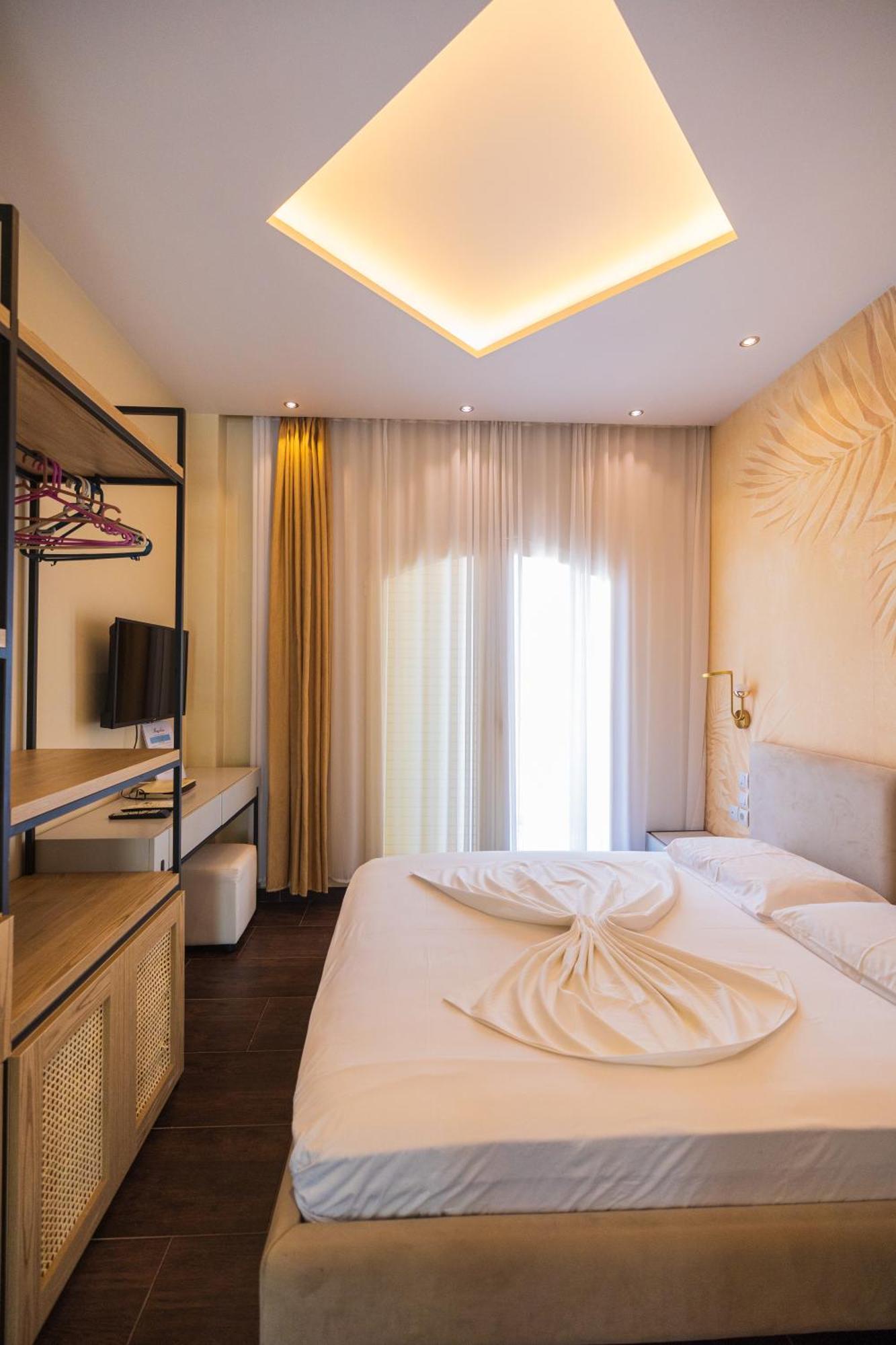Royal Blue Hotel Dhërmi 외부 사진