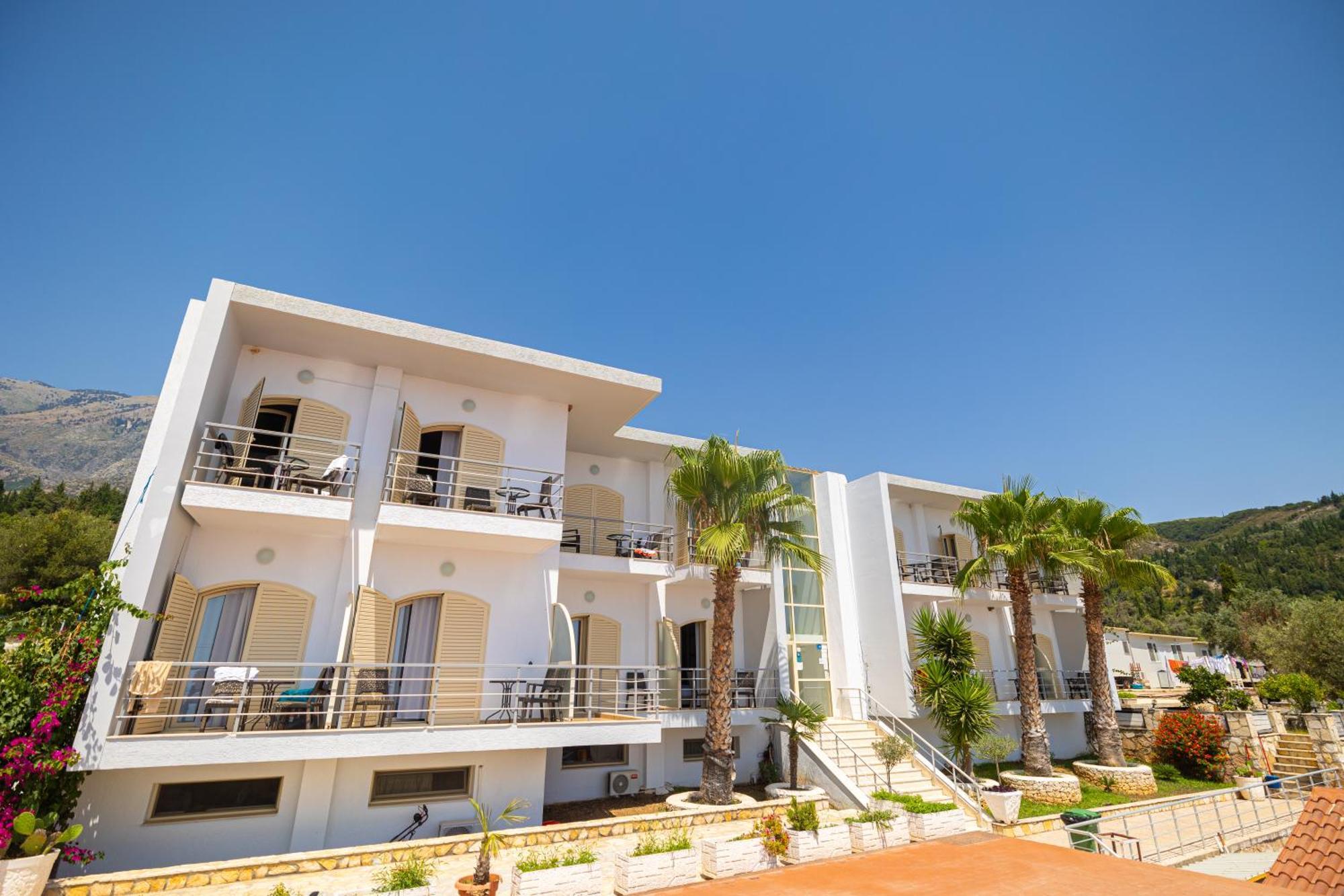 Royal Blue Hotel Dhërmi 외부 사진